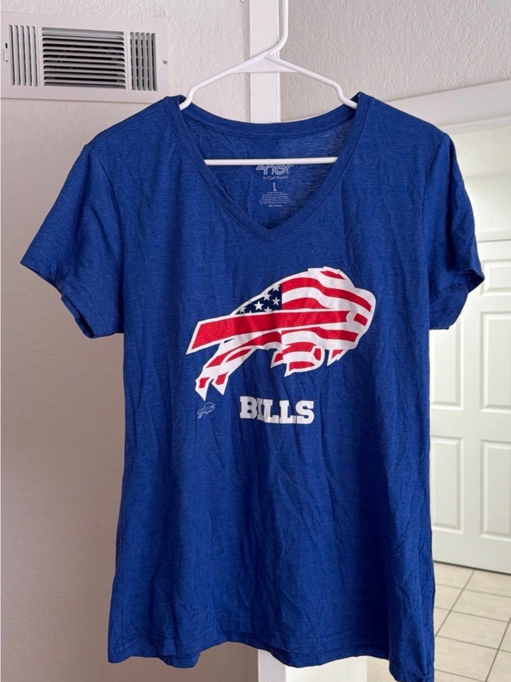 Buffalo Bills NFL American Flag Logo Shirt. Women’s Size Large